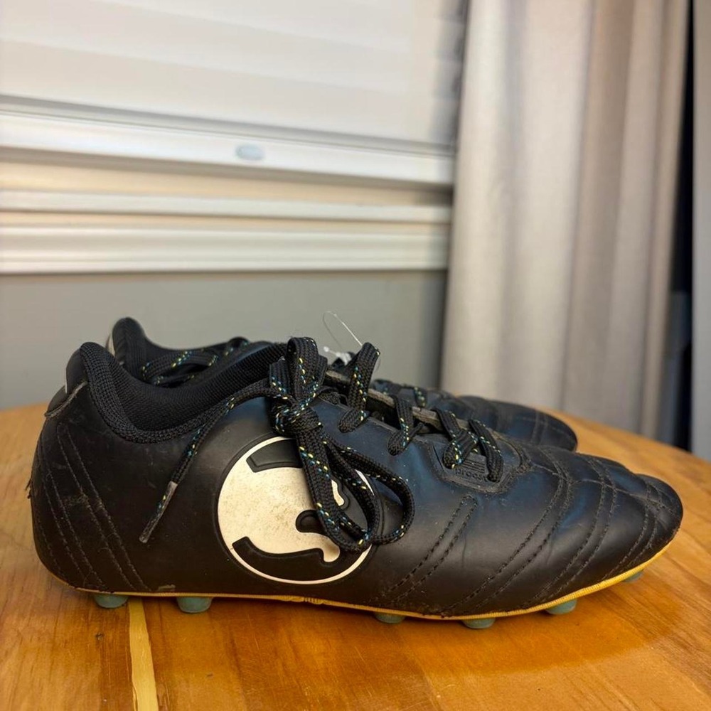 Puma ProCat black soccer cleats, Size US3